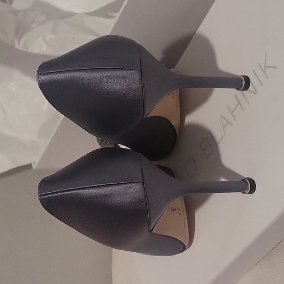 Manolo Blahnik Hangisi grey satin pump - Picture 6 of 8